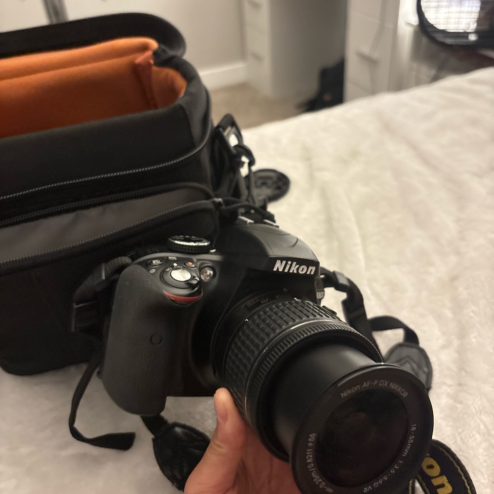Nikon Black DSLR Camera with Orange Interior Case - Picture 3 of 7